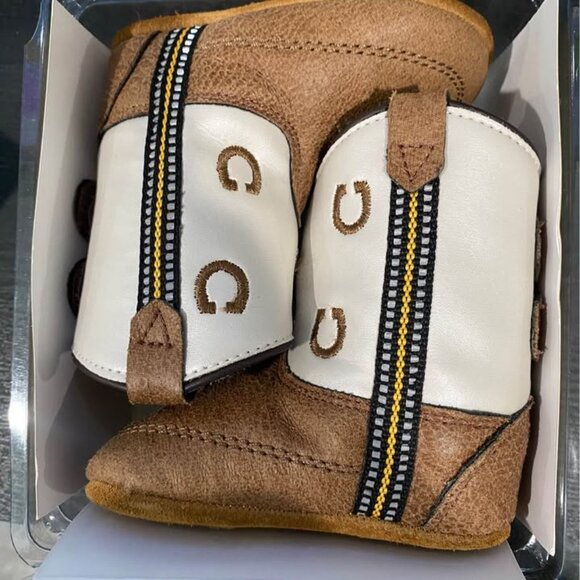 Baby boots and crocs both almost new. Both for one price - Picture 2 of 8